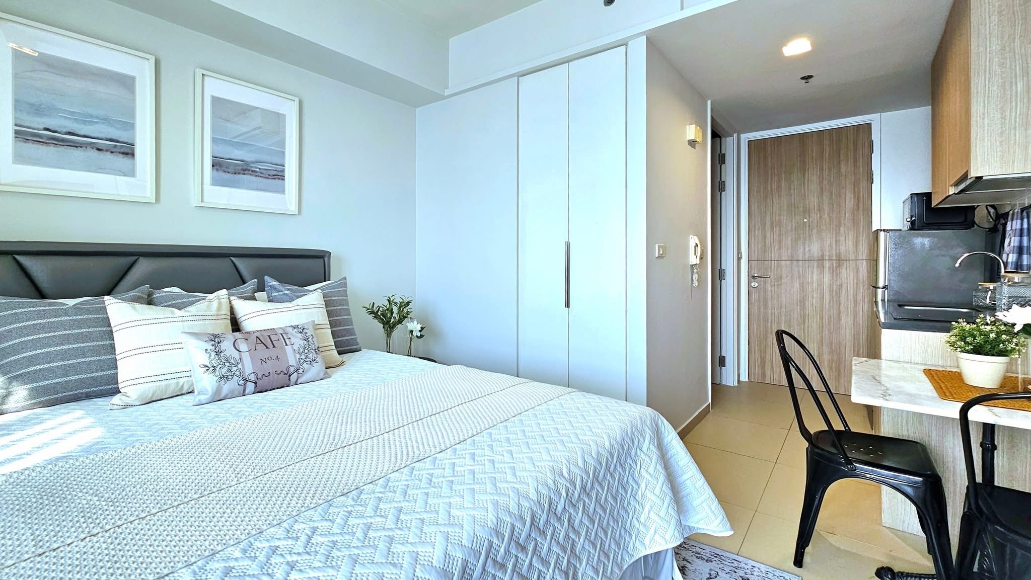 Studio Condo For Sale photo 18