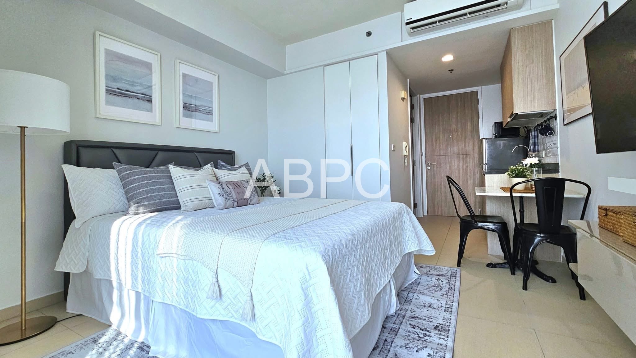 Studio Condo For Sale photo 4