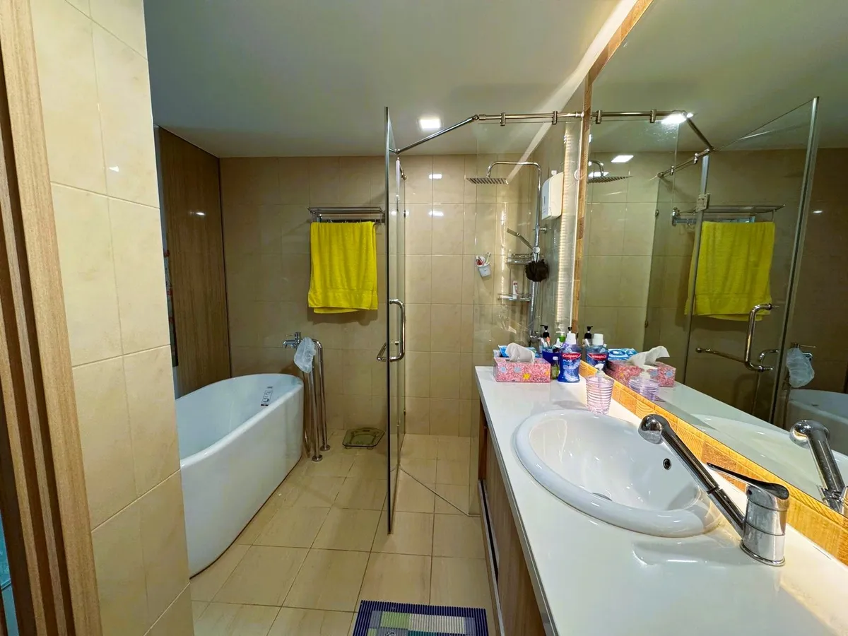 Large City View 1 Bed 2 Bath Condo in Central Pattaya photo 21