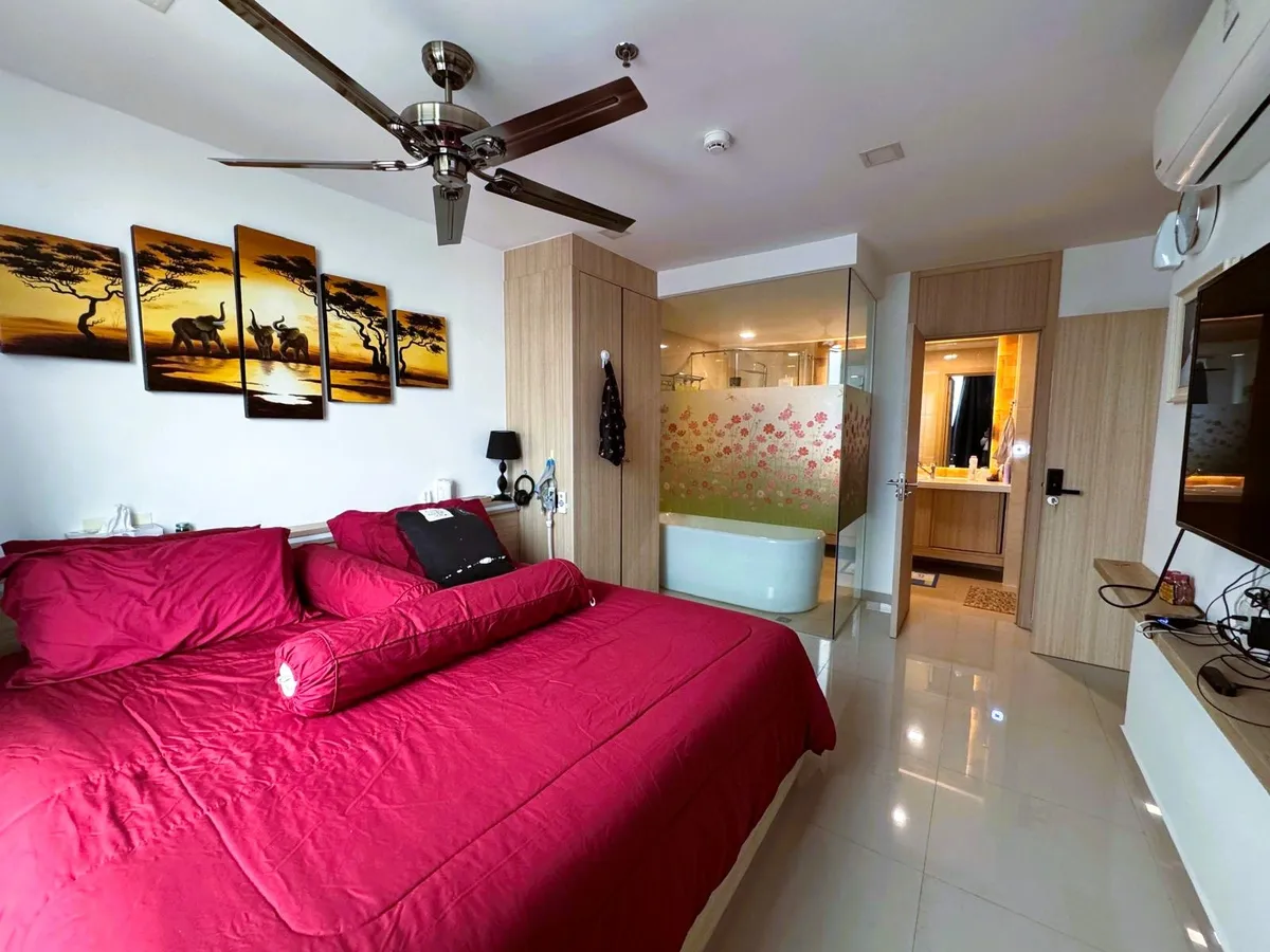 Large City View 1 Bed 2 Bath Condo in Central Pattaya photo 26