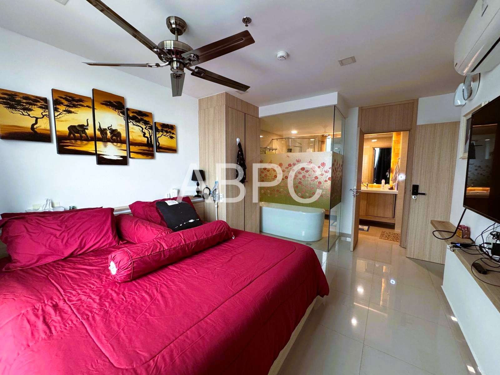 Large City View 1 Bed 2 Bath Condo in Central Pattaya photo 4