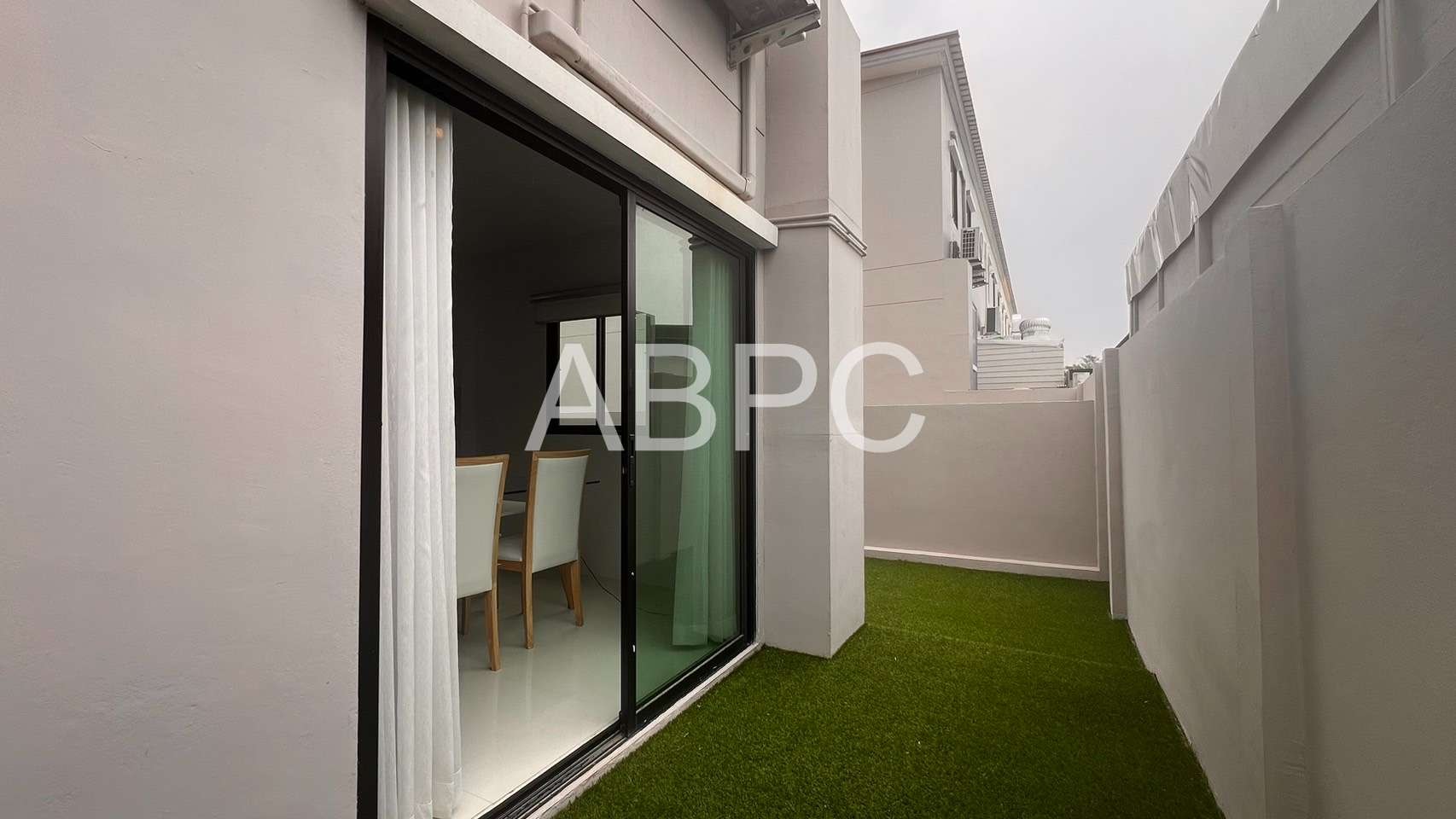 Townhouse in East Pattaya for Sale photo 14
