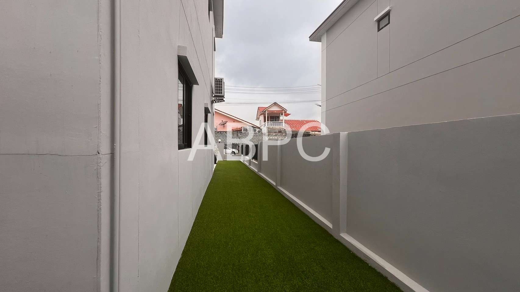 Townhouse in East Pattaya for Sale photo 16