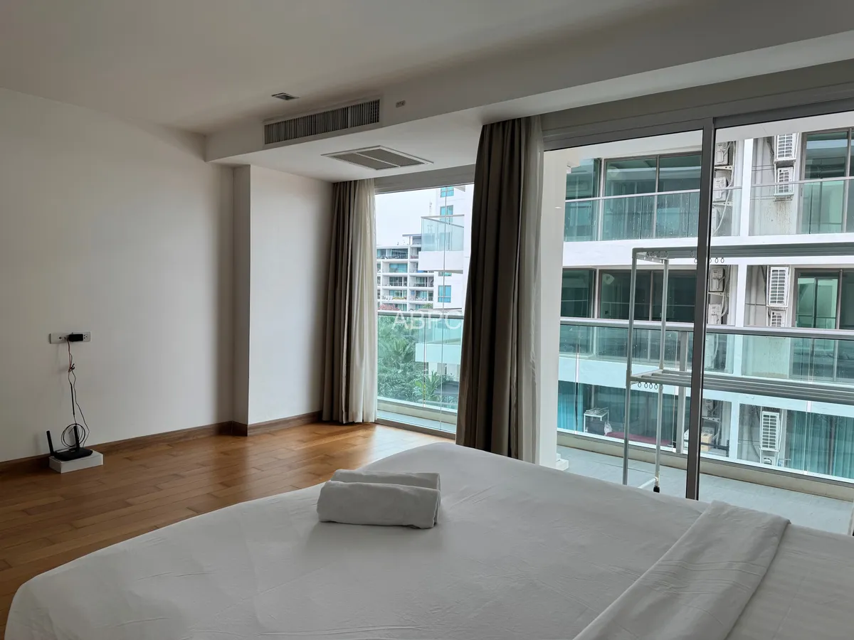 Spacious 1 Bed Condo in Pratumnak - The Elegance Condominium photo 4
