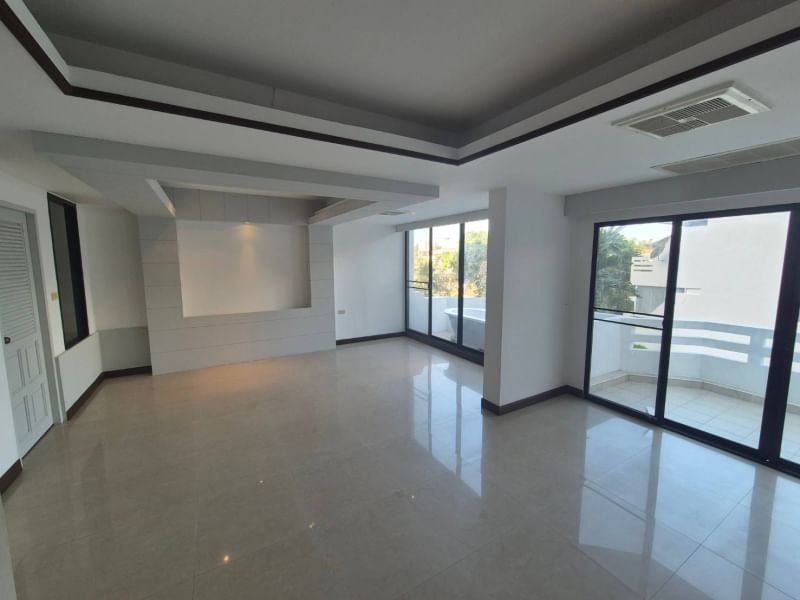 Beachfront Ocean View Townhouse in Jomtien photo 24