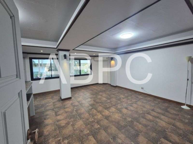 Beachfront Ocean View Townhouse in Jomtien photo 14