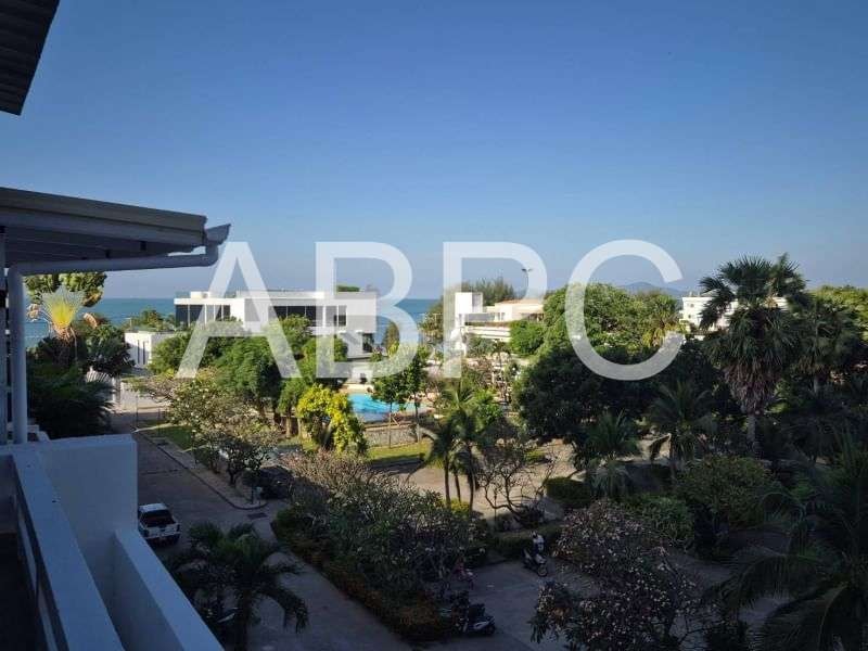 Beachfront Ocean View Townhouse in Jomtien photo 3