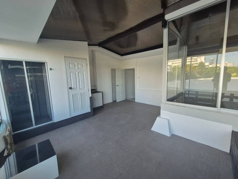 Beachfront Ocean View Townhouse in Jomtien photo 29