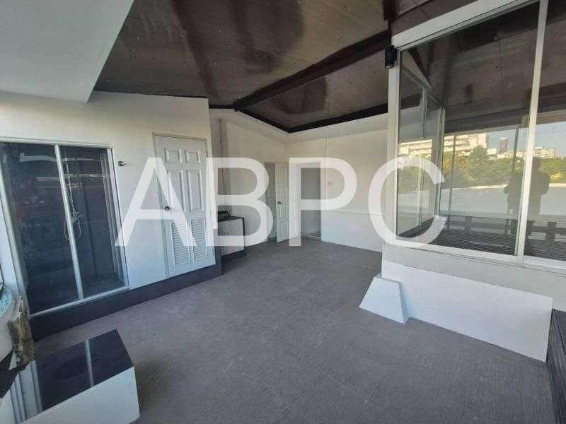 Beachfront Ocean View Townhouse in Jomtien photo 13