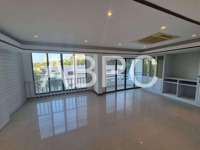 Beachfront Ocean View Townhouse in Jomtien photo 10