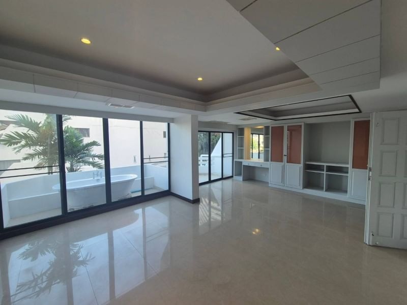 Beachfront Ocean View Townhouse in Jomtien photo 23