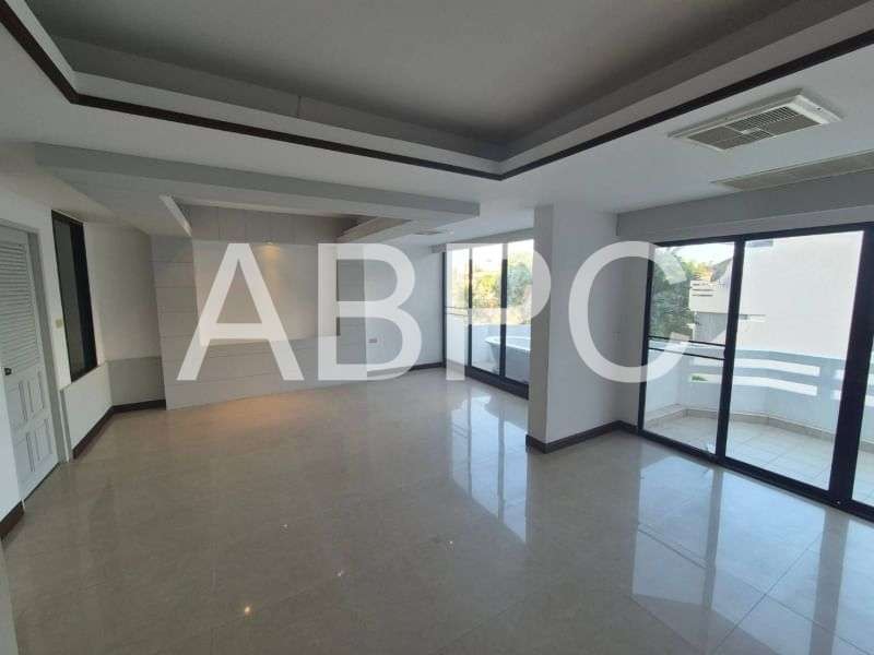 Beachfront Ocean View Townhouse in Jomtien photo 12