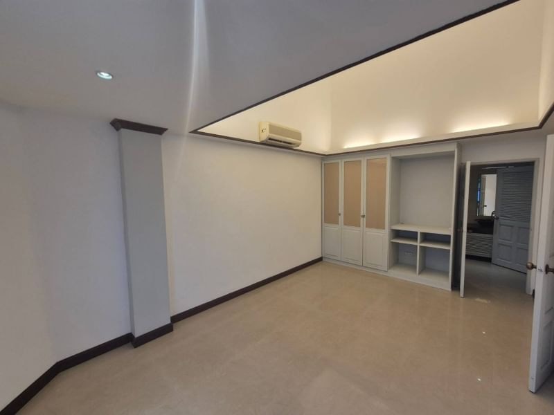 Beachfront Ocean View Townhouse in Jomtien photo 25