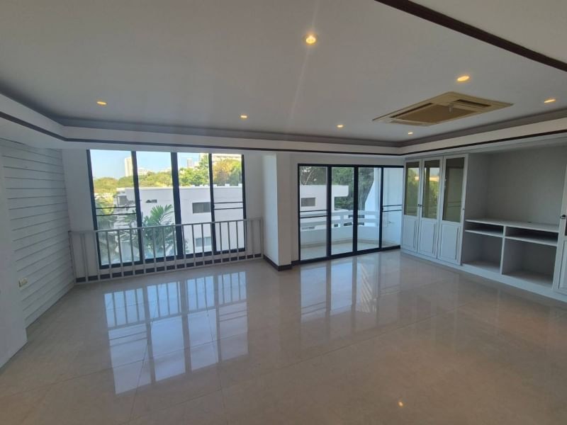 Beachfront Ocean View Townhouse in Jomtien photo 28