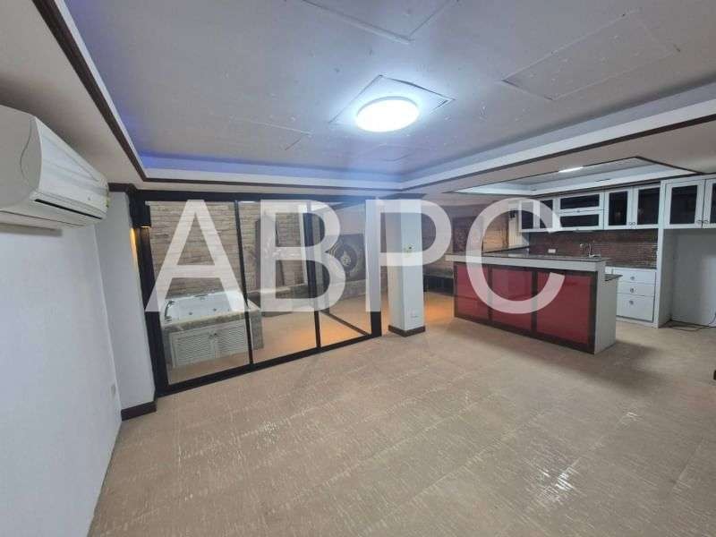 Beachfront Ocean View Townhouse in Jomtien photo 4