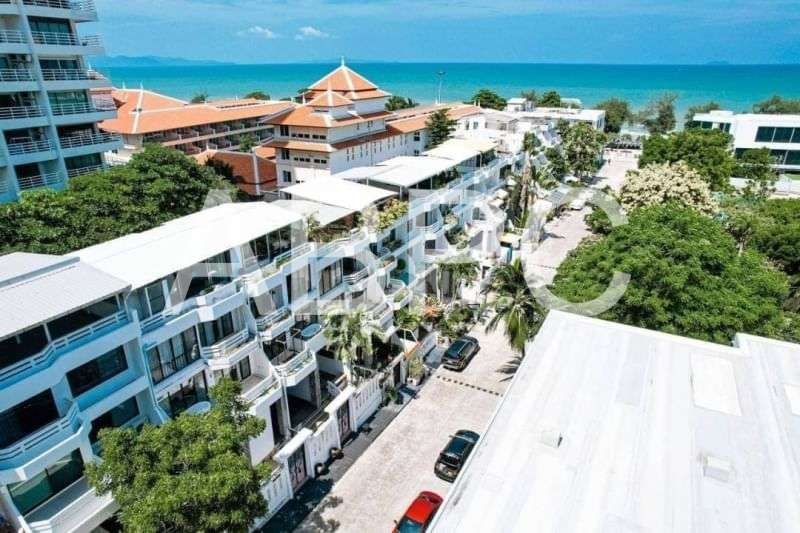 Beachfront Ocean View Townhouse in Jomtien