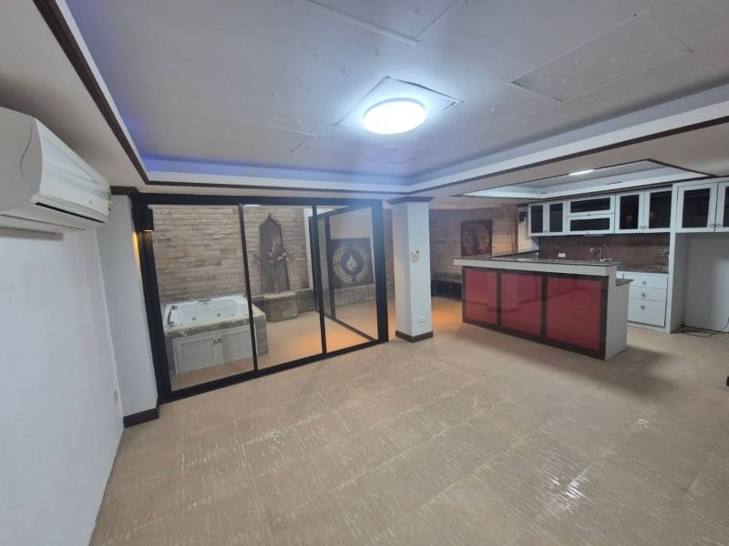 Beachfront Ocean View Townhouse in Jomtien photo 20