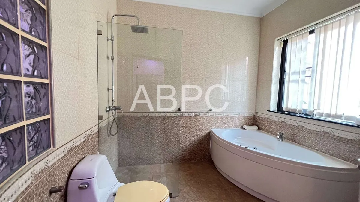4 Bedrooms 4 Bathrooms in East pattaya photo 9