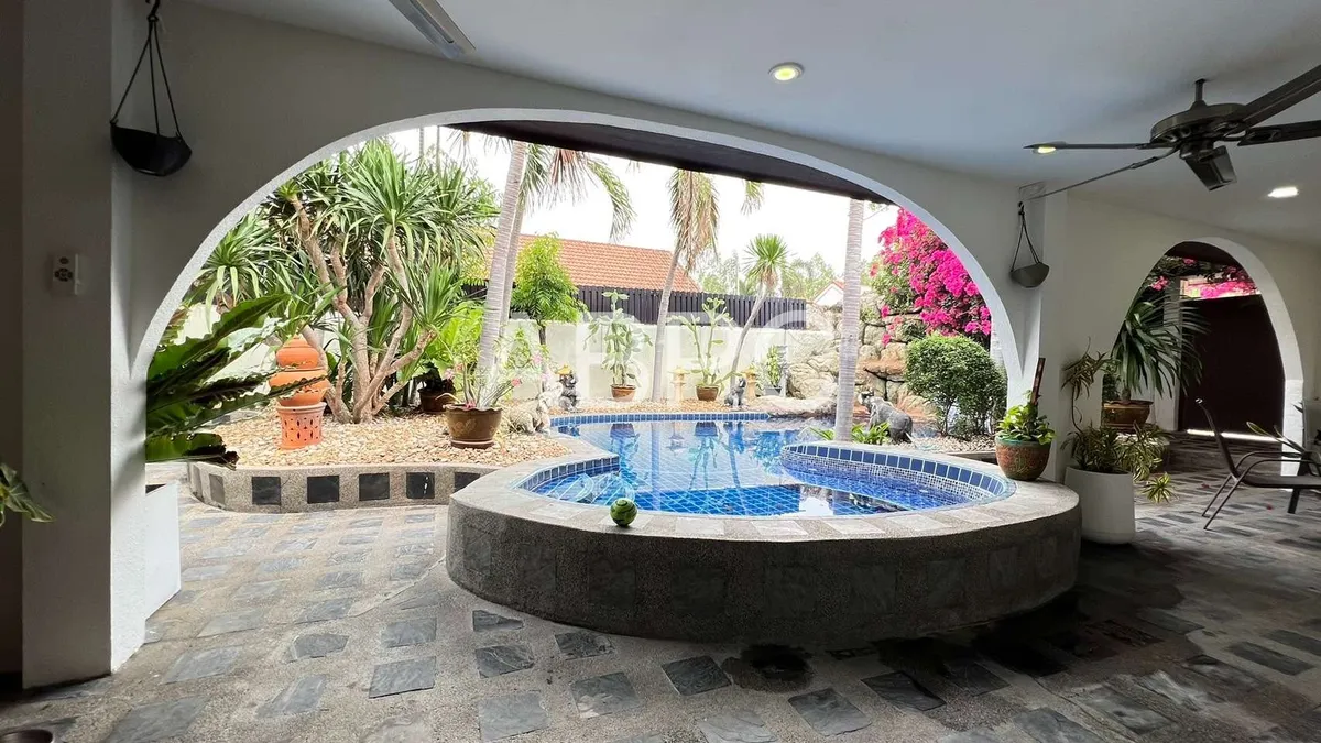 4 Bedrooms 4 Bathrooms in East pattaya photo 10