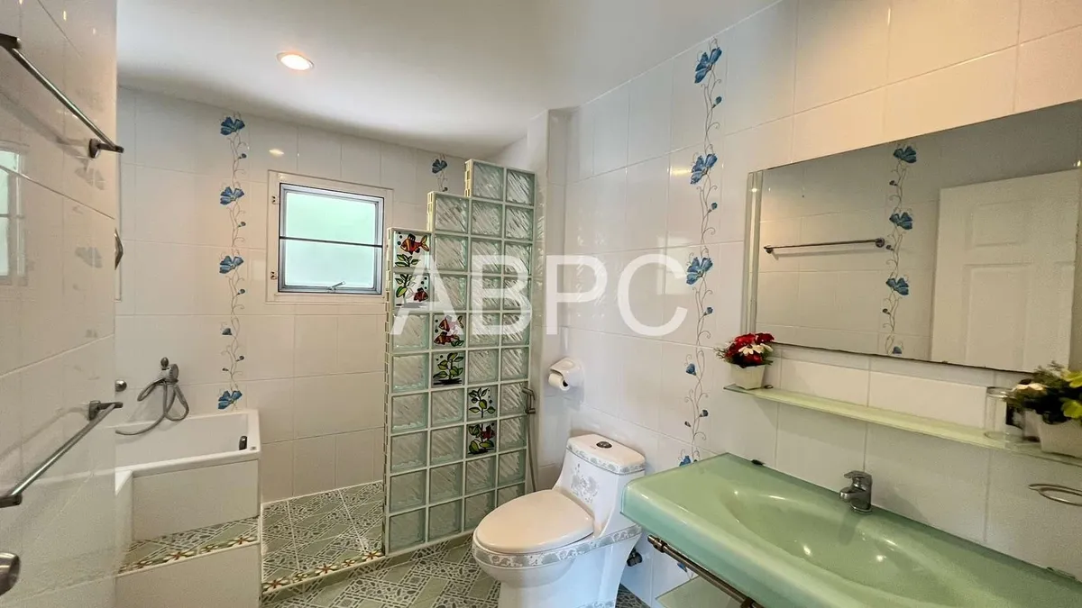 3 Bedroom Villa In East Pattaya - Tropical Village photo 11