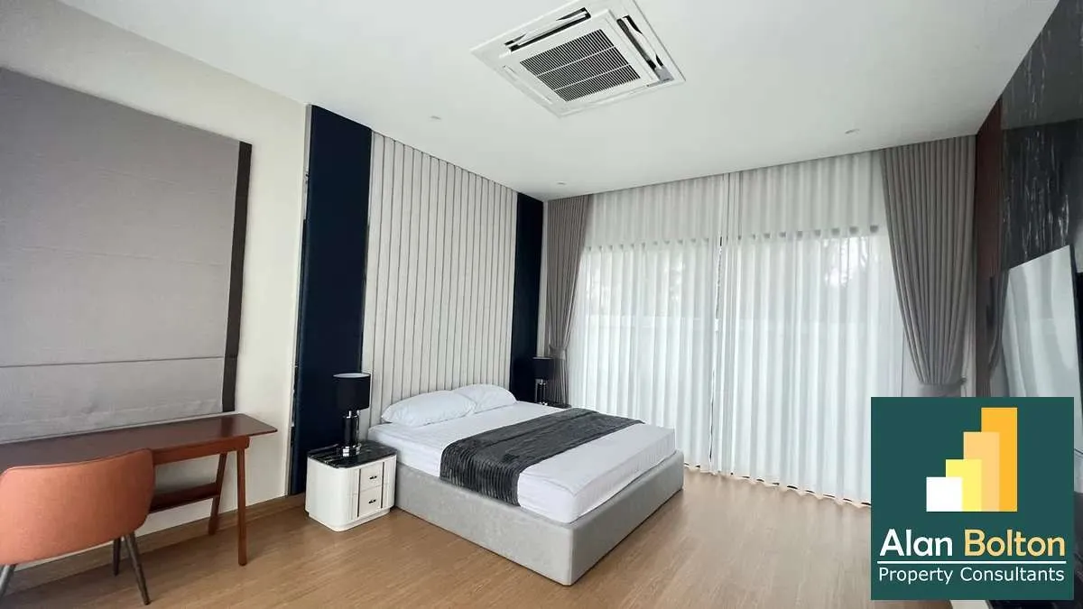 Pool villa For Sale and rent 3 Bedrooms 4 Bathrooms in Mabprachan Area photo 5
