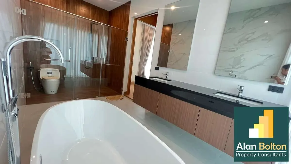 Pool villa For Sale and rent 3 Bedrooms 4 Bathrooms in Mabprachan Area photo 9