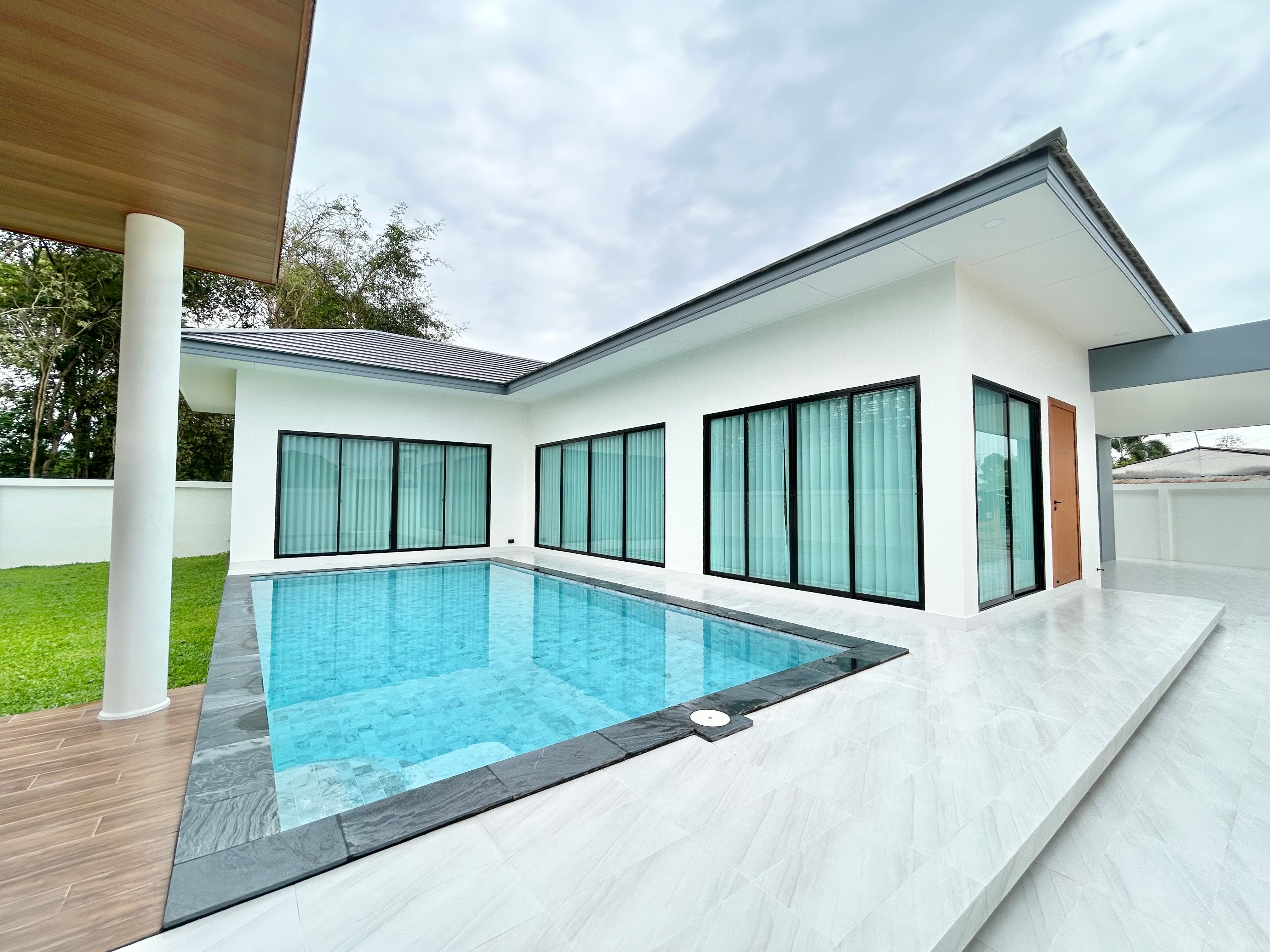 Pool villa For Sale and rent 3 Bedrooms 4 Bathrooms in Mabprachan Area photo 23