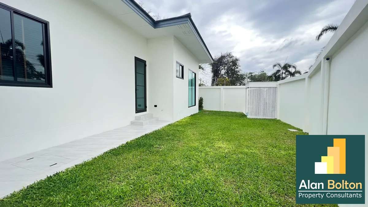 Pool villa For Sale and rent 3 Bedrooms 4 Bathrooms in Mabprachan Area photo 20