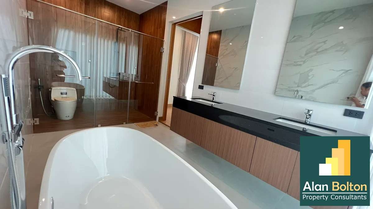 Pool villa For Sale and rent 3 Bedrooms 4 Bathrooms in Mabprachan Area photo 10
