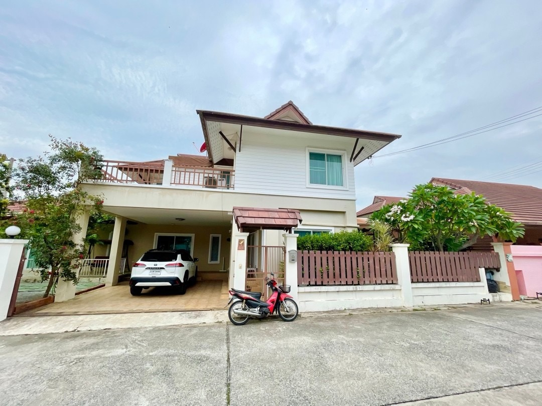 Large 5 Bedroom 5 Bathroom Property In Desirable Village For Sale photo 13