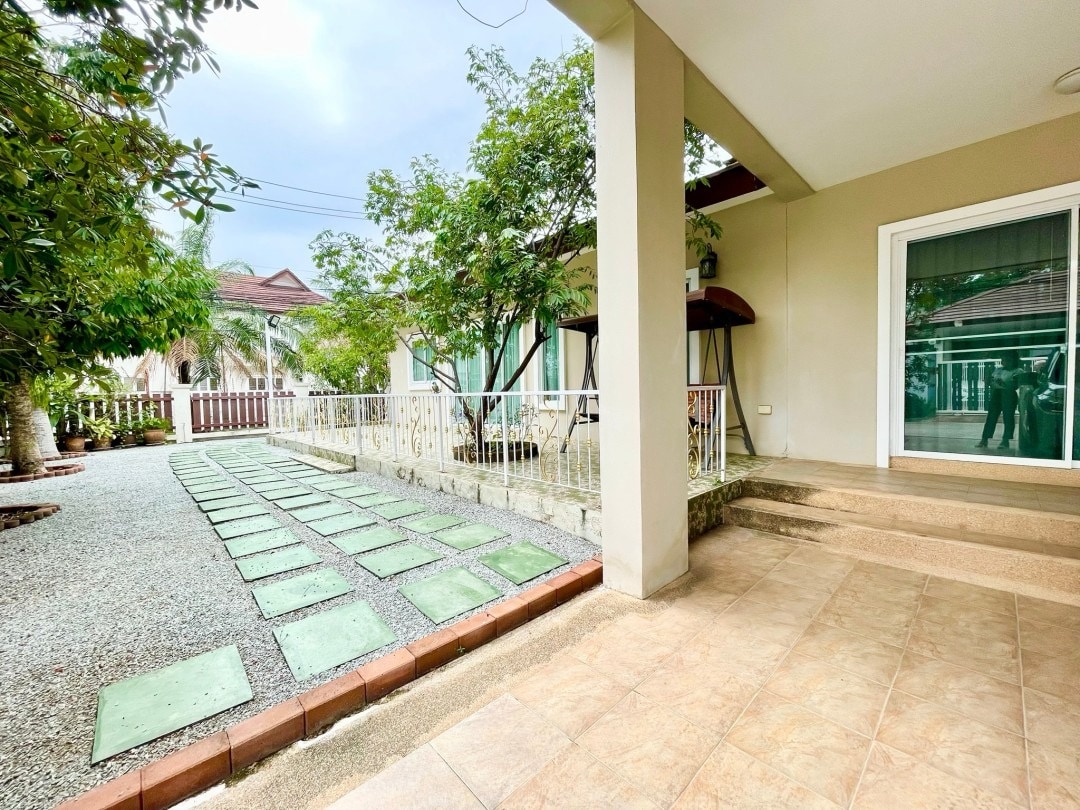 Large 5 Bedroom 5 Bathroom Property In Desirable Village For Sale photo 12