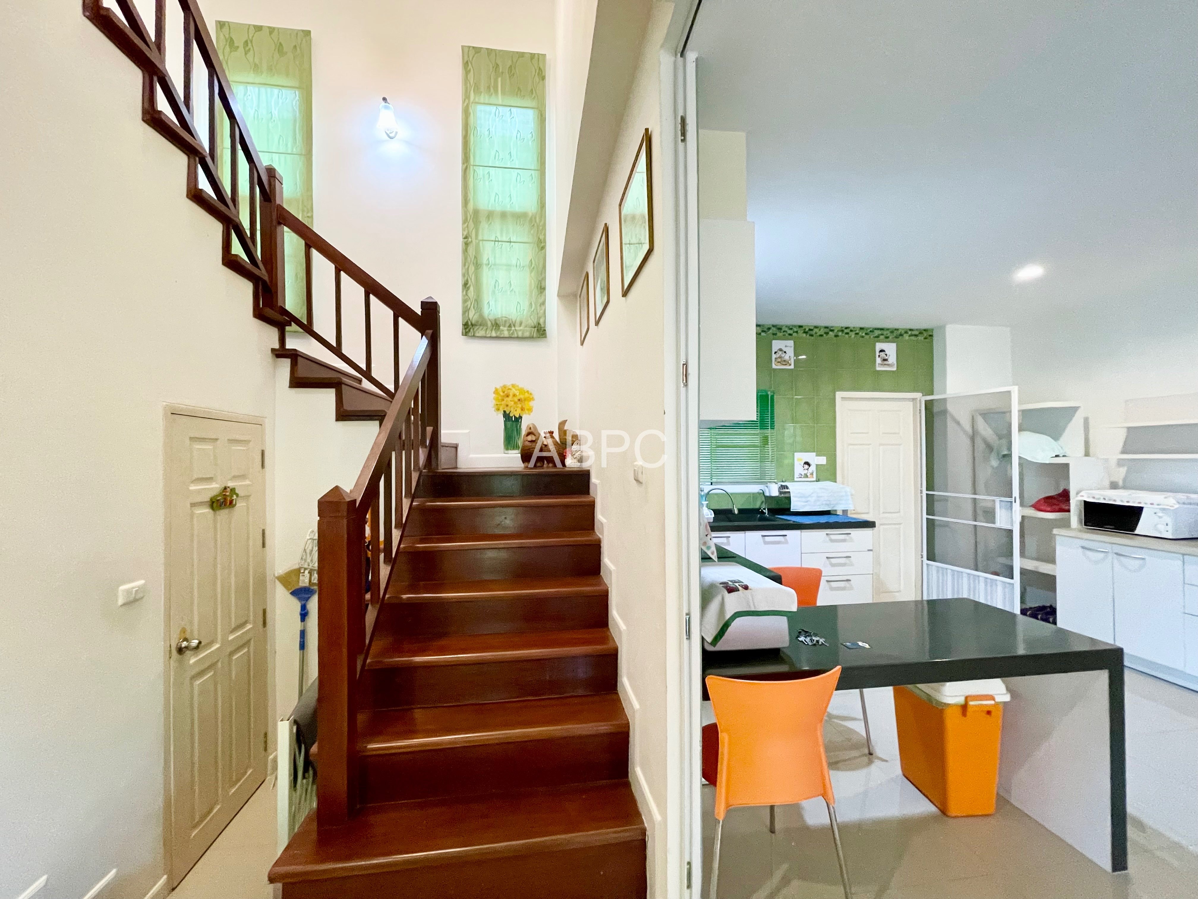 Large 5 Bedroom 5 Bathroom Property In Desirable Village For Sale photo 6
