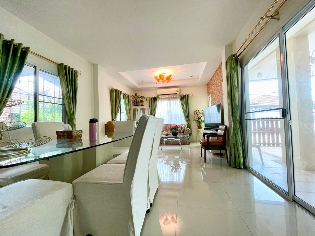 Large 5 Bedroom 5 Bathroom Property In Desirable Village For Sale photo 19