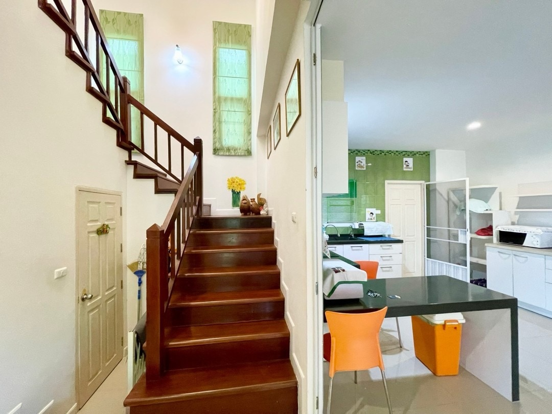 Large 5 Bedroom 5 Bathroom Property In Desirable Village For Sale photo 22
