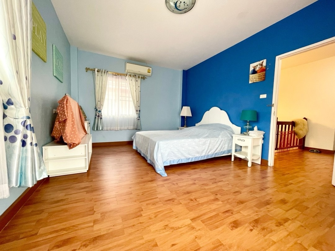 Large 5 Bedroom 5 Bathroom Property In Desirable Village For Sale photo 26