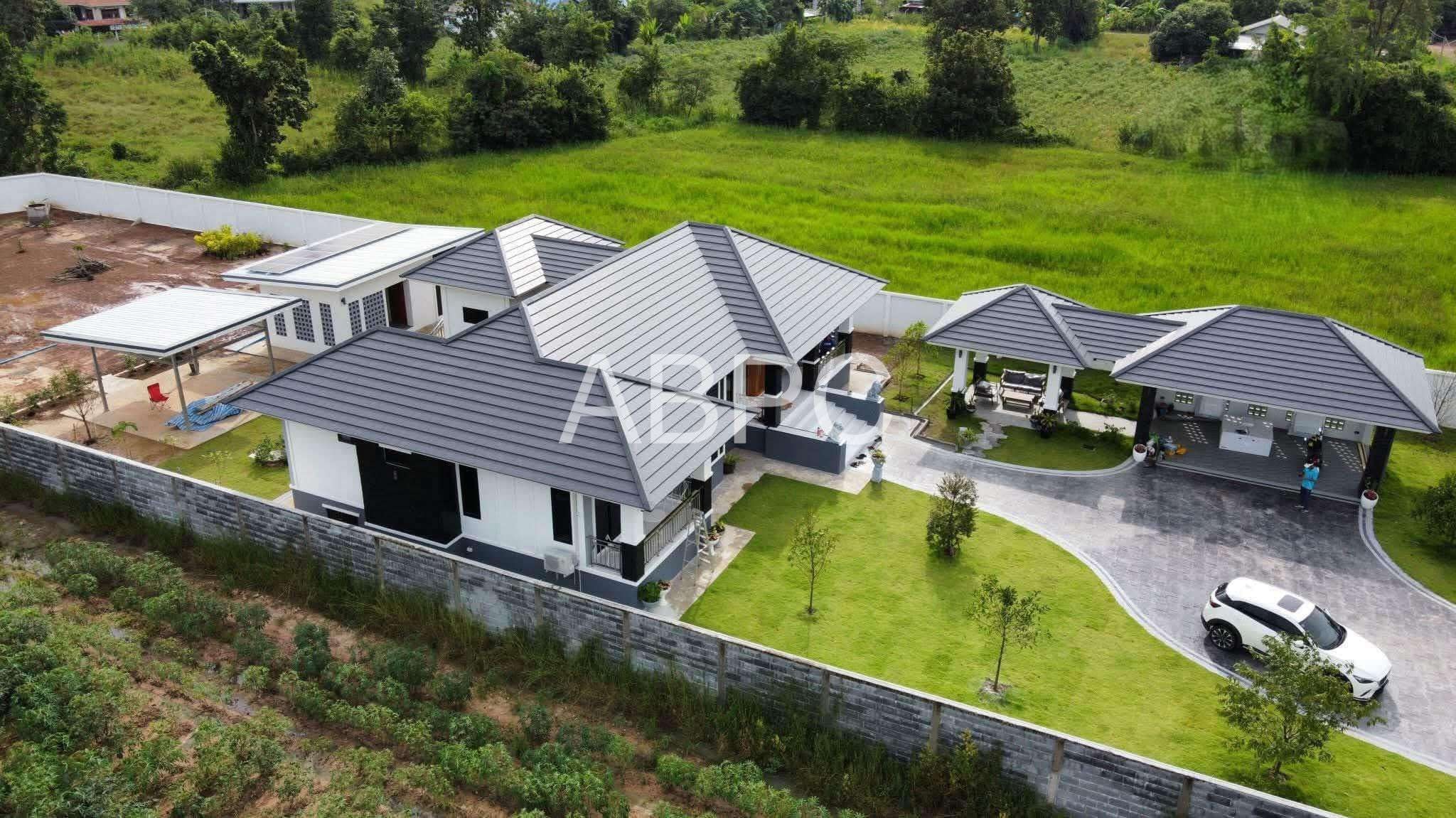 1.78 Rai Lot & Newer 3 Bed 2 Bath House in Buriram