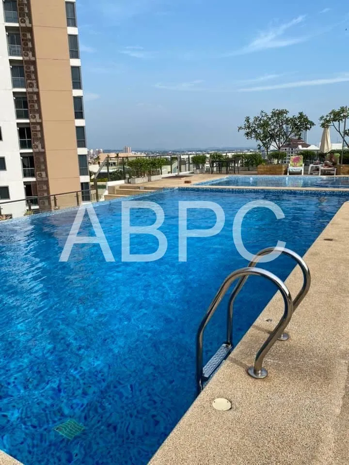 Stunning 1 bed Pattaya Heights photo 2