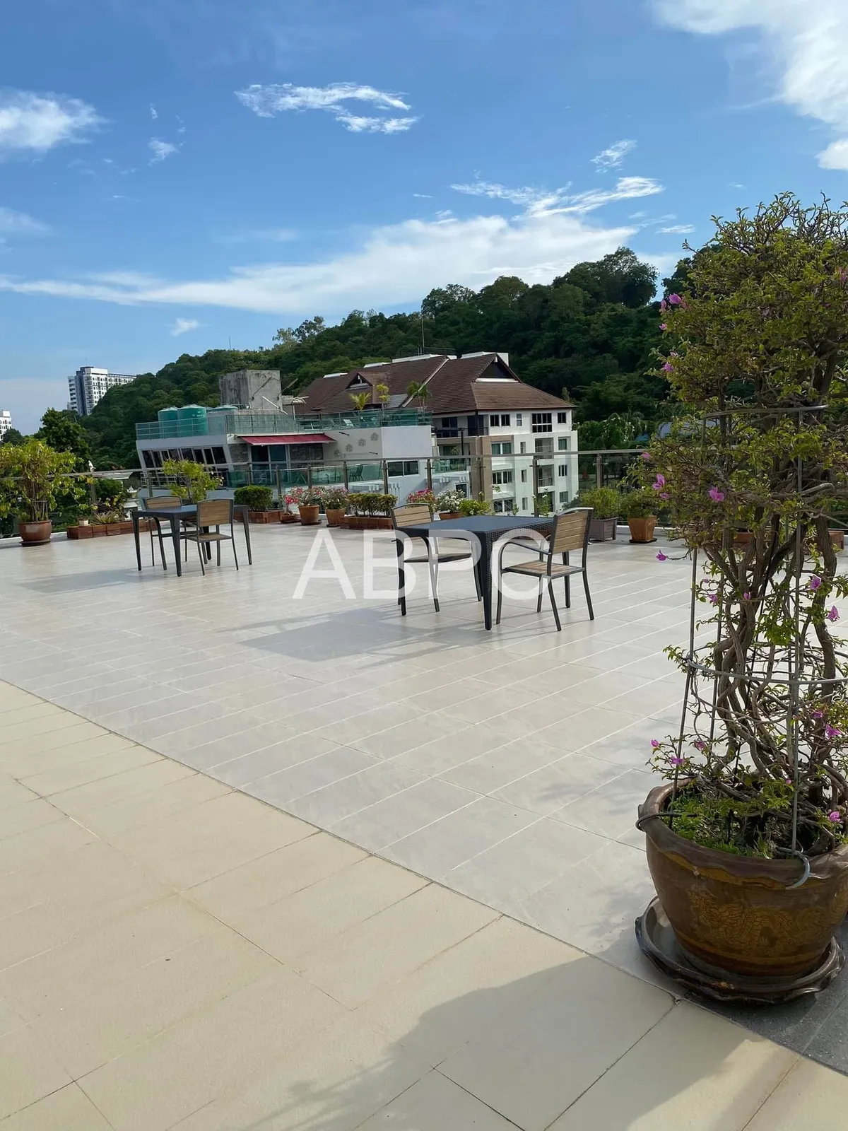 Stunning 1 bed Pattaya Heights photo 7