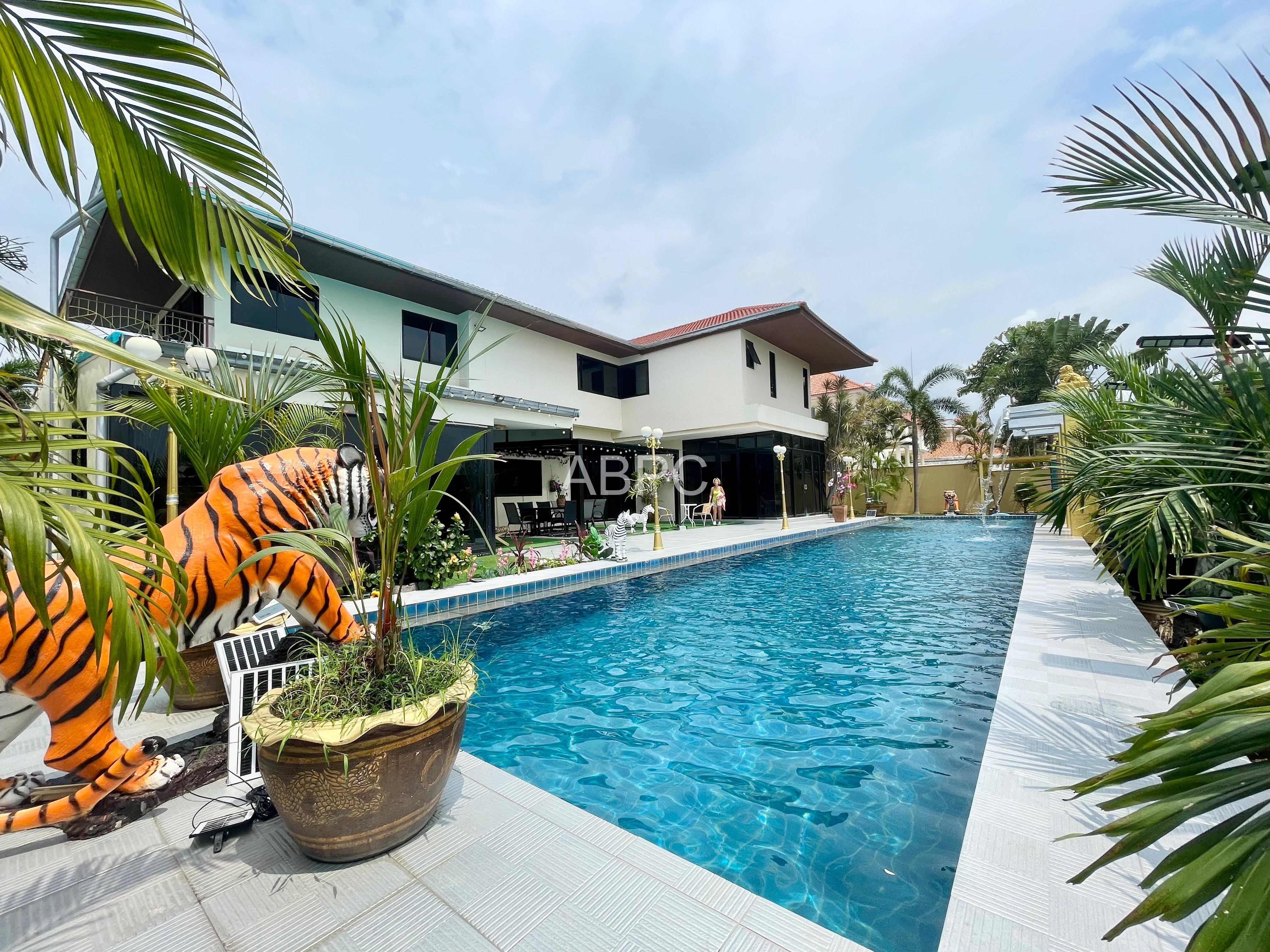 Luxury 5 Bed Pool Villa - Paradise Villa 2