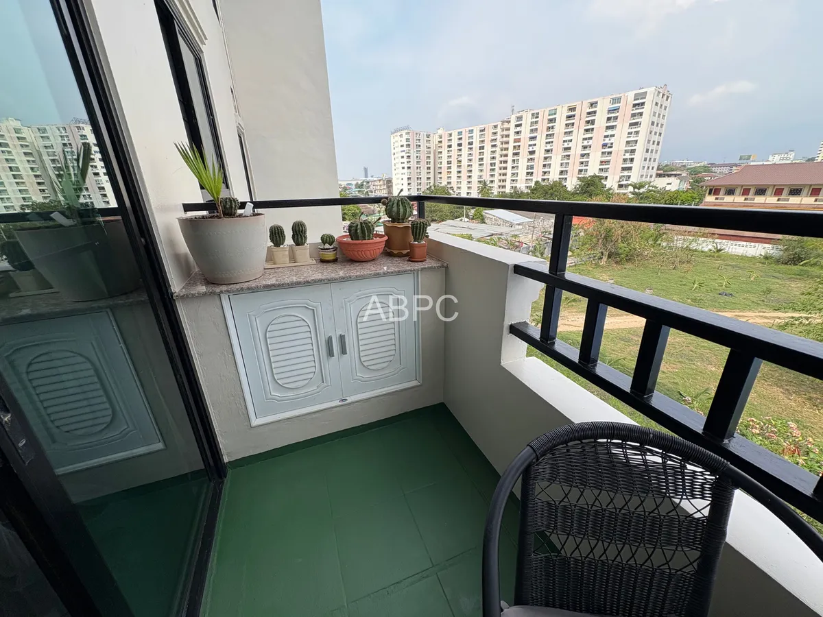 Large Renovated City View 1 Bed 1 Bath Condo In Central Pattaya photo 16