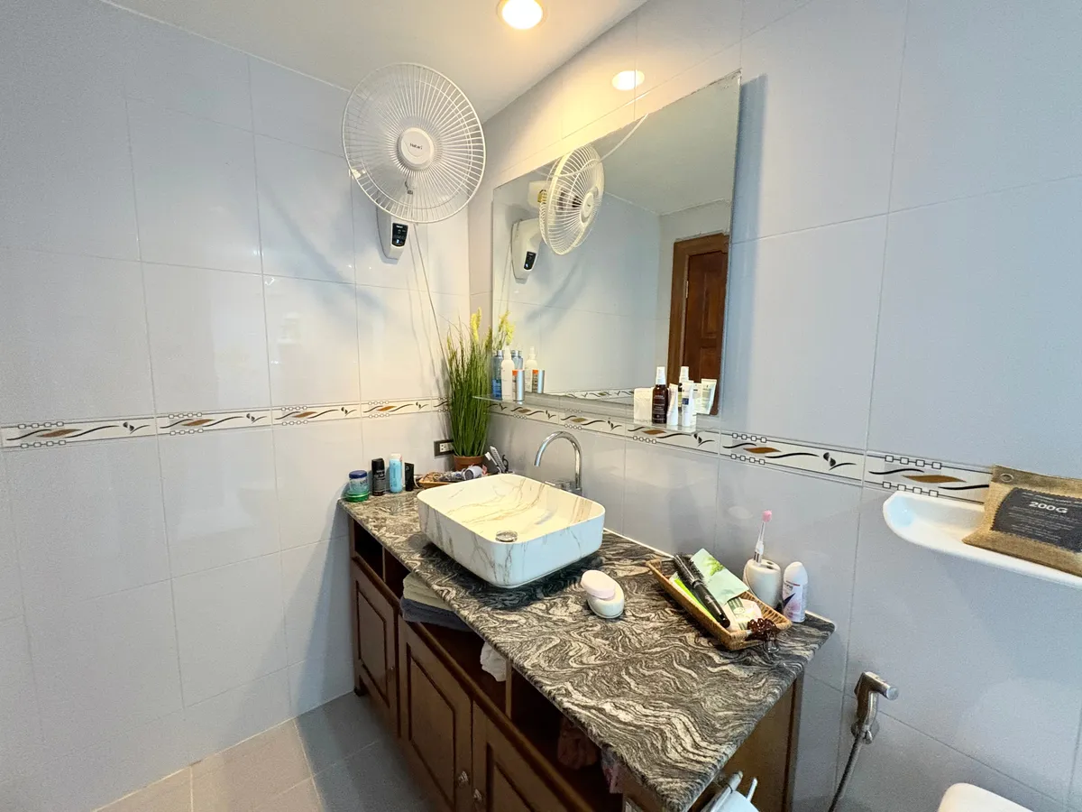 Large Renovated City View 1 Bed 1 Bath Condo In Central Pattaya photo 19