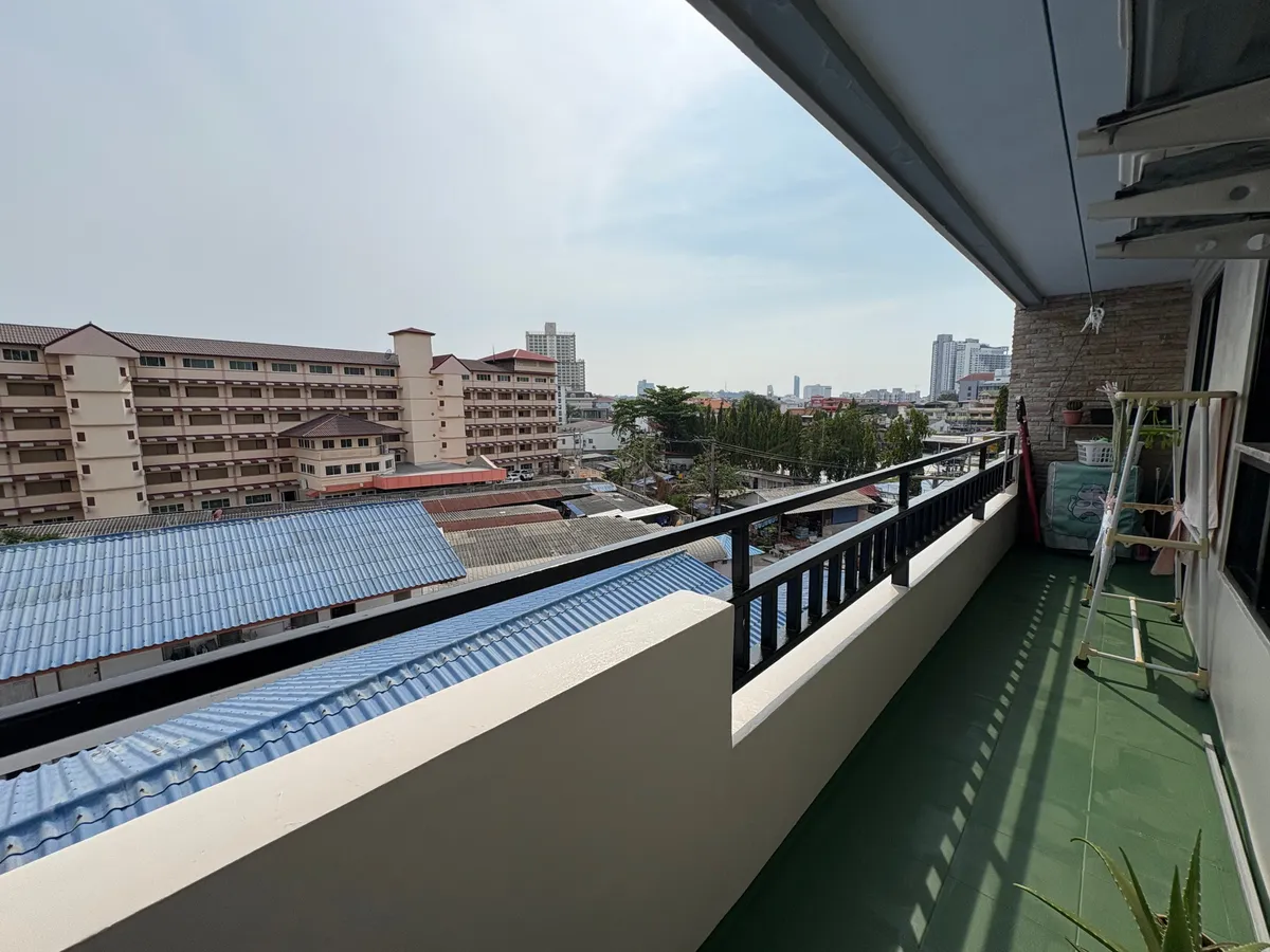 Large Renovated City View 1 Bed 1 Bath Condo In Central Pattaya photo 21