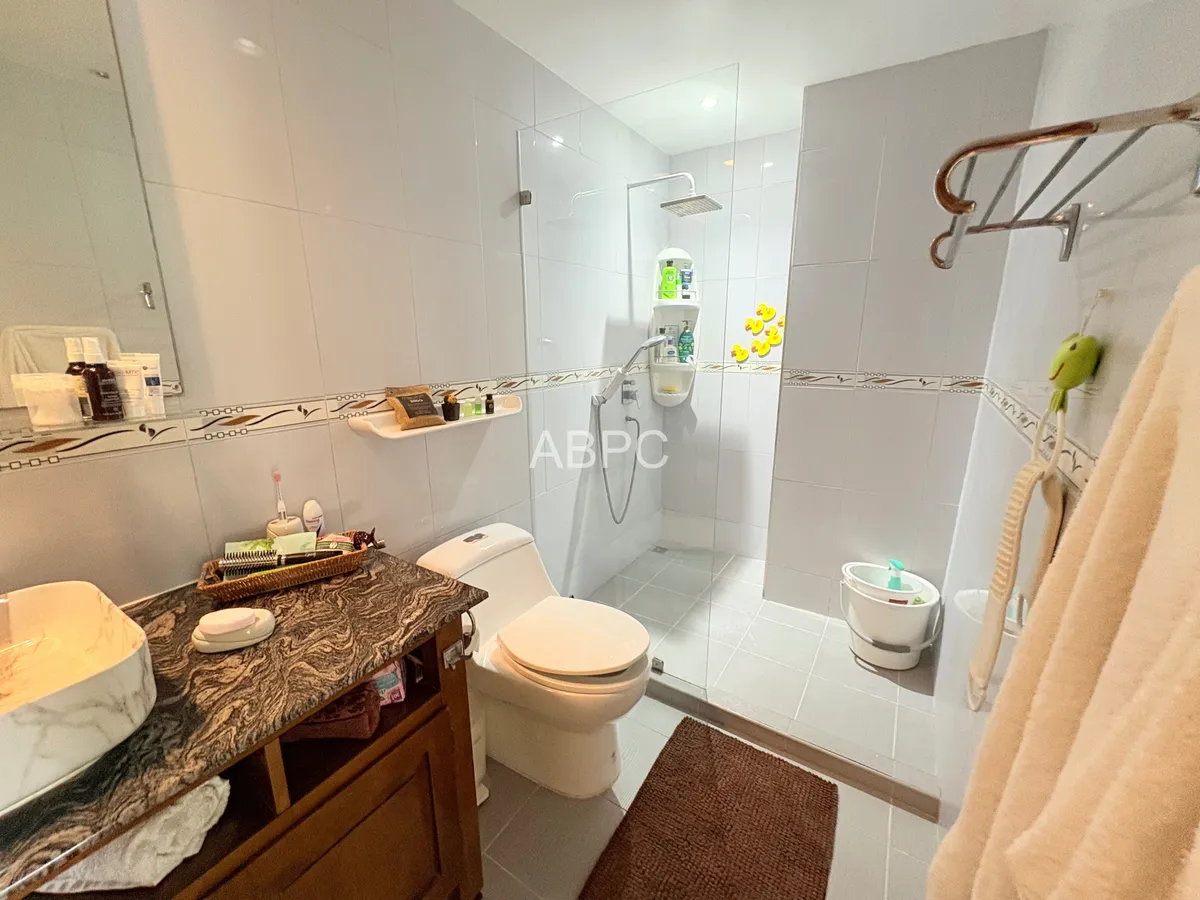 Large Renovated City View 1 Bed 1 Bath Condo In Central Pattaya photo 9