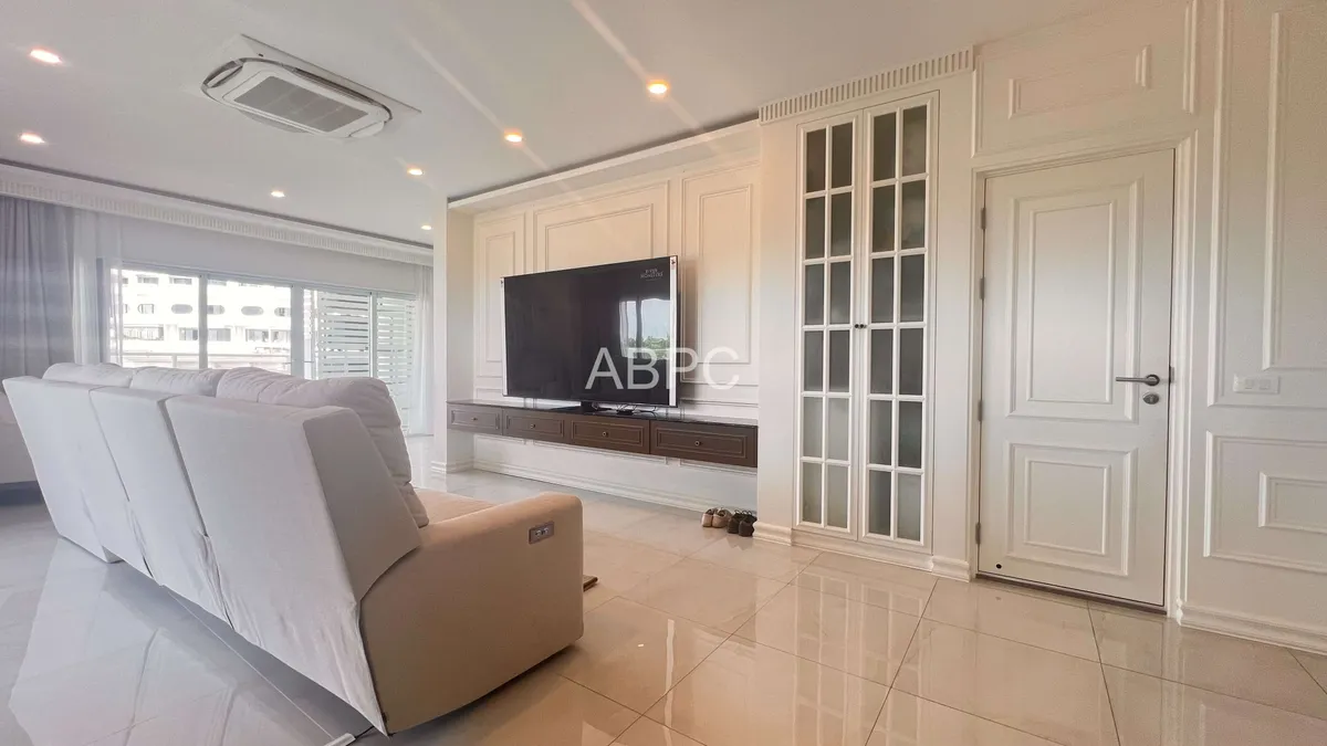 Beachfront 2 Bedroom Condo for Sale in Jomtien photo 12