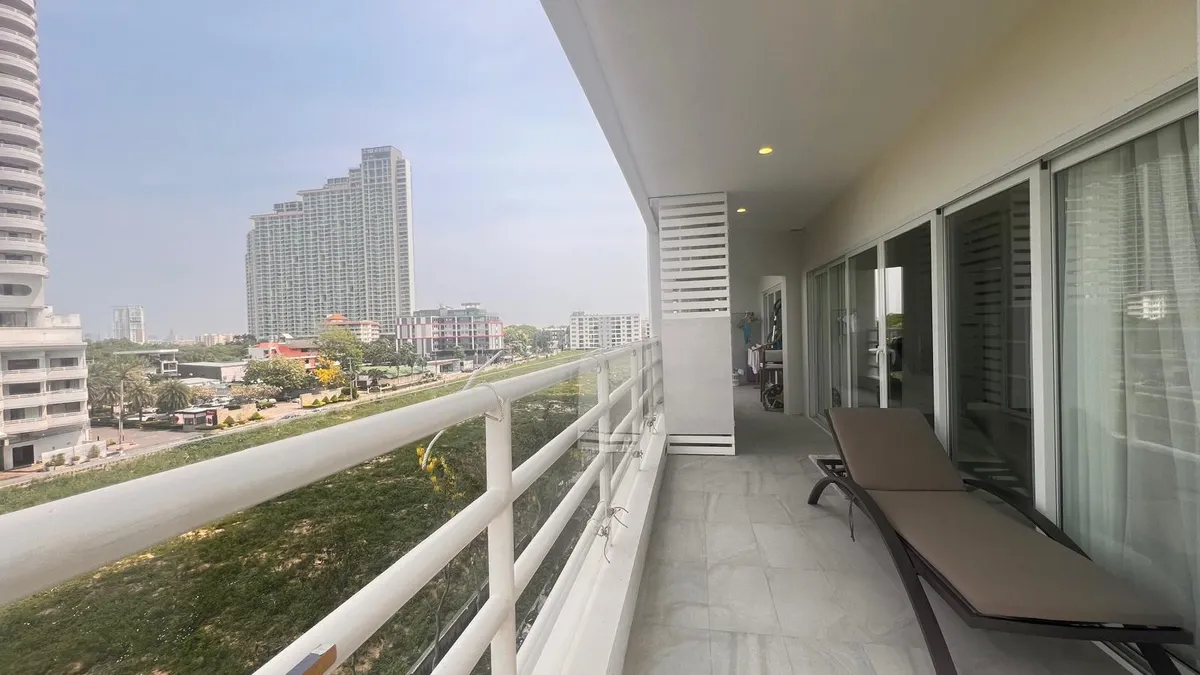 Beachfront 2 Bedroom Condo for Sale in Jomtien photo 15