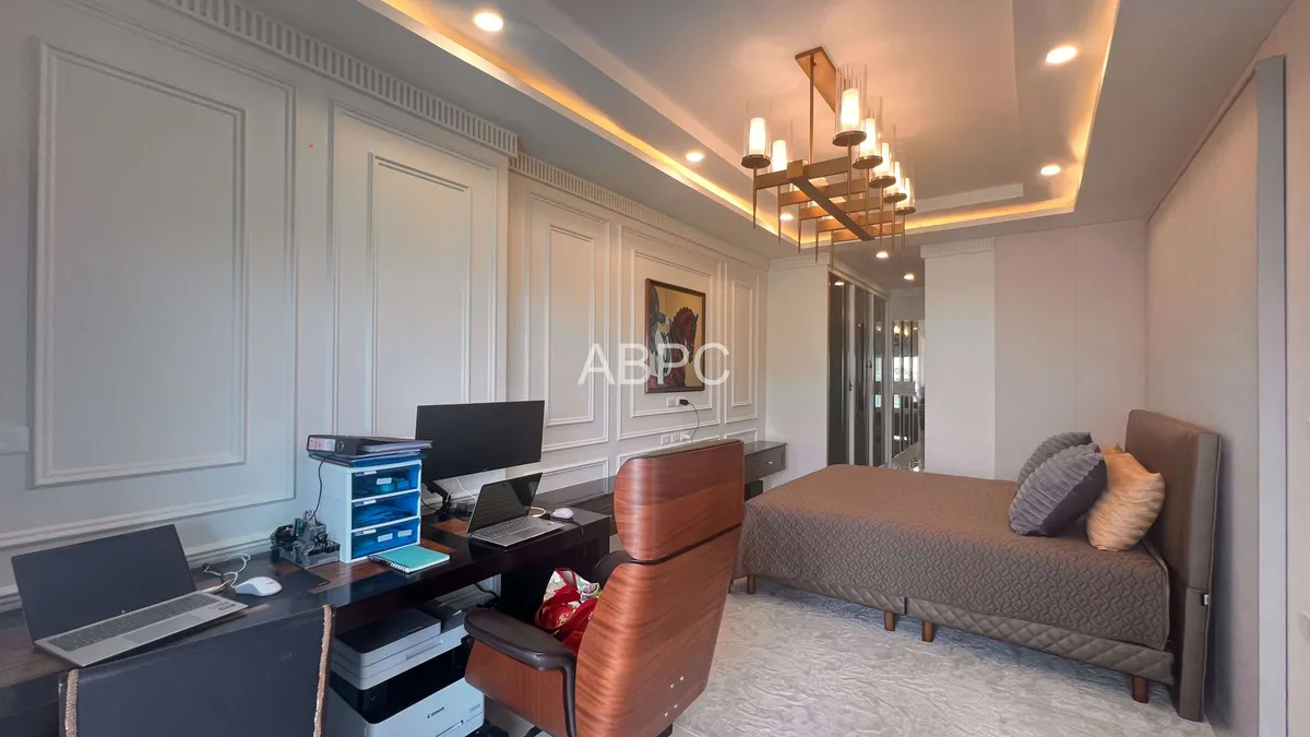 Beachfront 2 Bedroom Condo for Sale in Jomtien photo 4