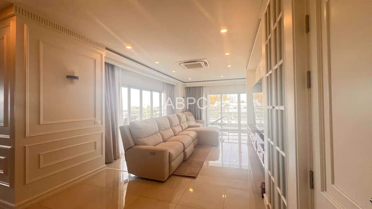 Beachfront 2 Bedroom Condo for Sale in Jomtien photo 7