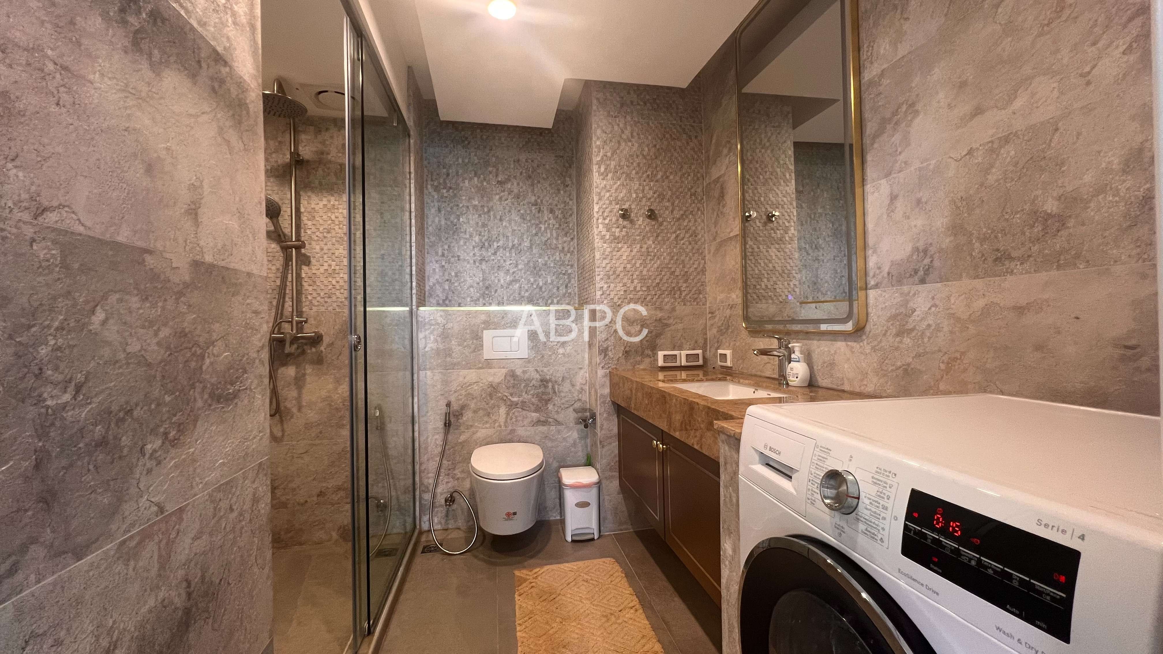 Beachfront 2 Bedroom Condo for Sale in Jomtien photo 5