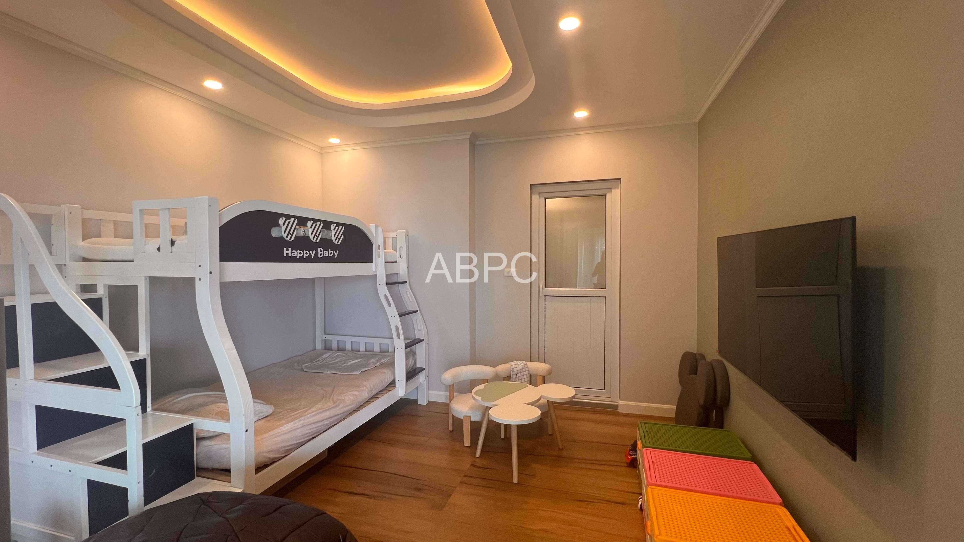 Beachfront 2 Bedroom Condo for Sale in Jomtien photo 6