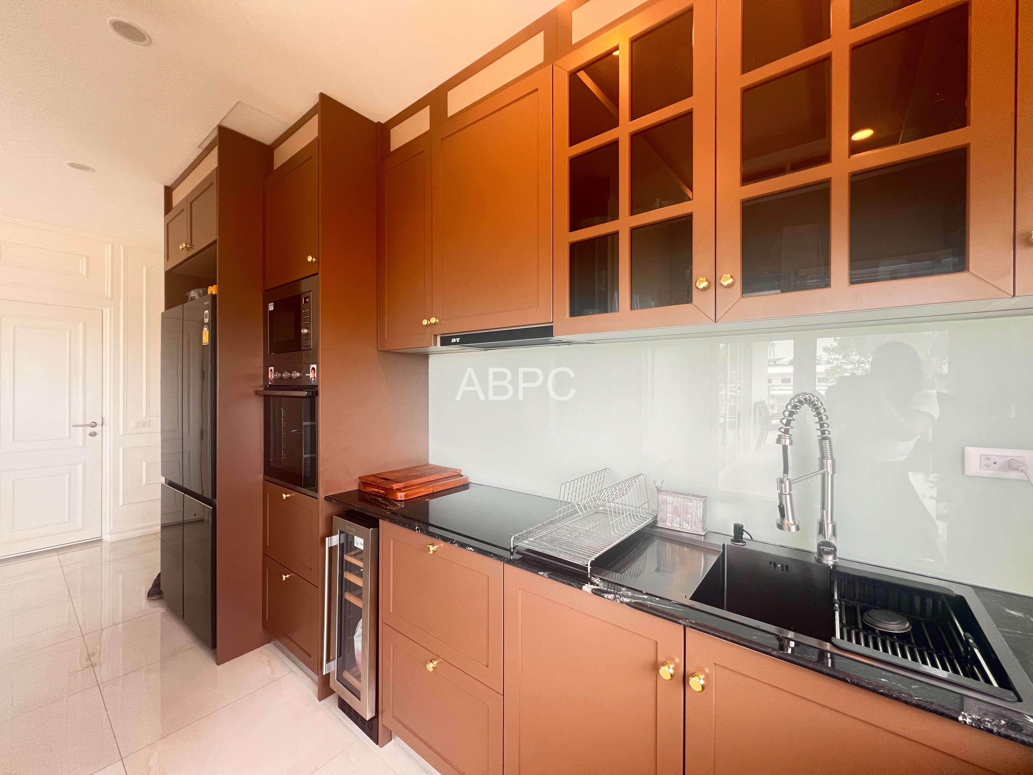Beachfront 2 Bedroom Condo for Sale in Jomtien photo 8
